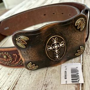 NWT Size 30 WESTERN Leather BELT with RIVETS and a GORGEOUS CROSS Belt Buckle